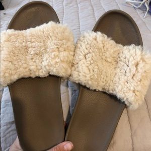 Uggs slipper slides